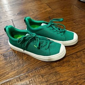 Cariuma Green Lace Up Shoes